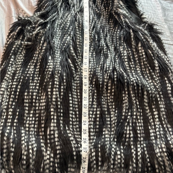 Harlow Zee faux fur black and white vest xs - Picture 10 of 11